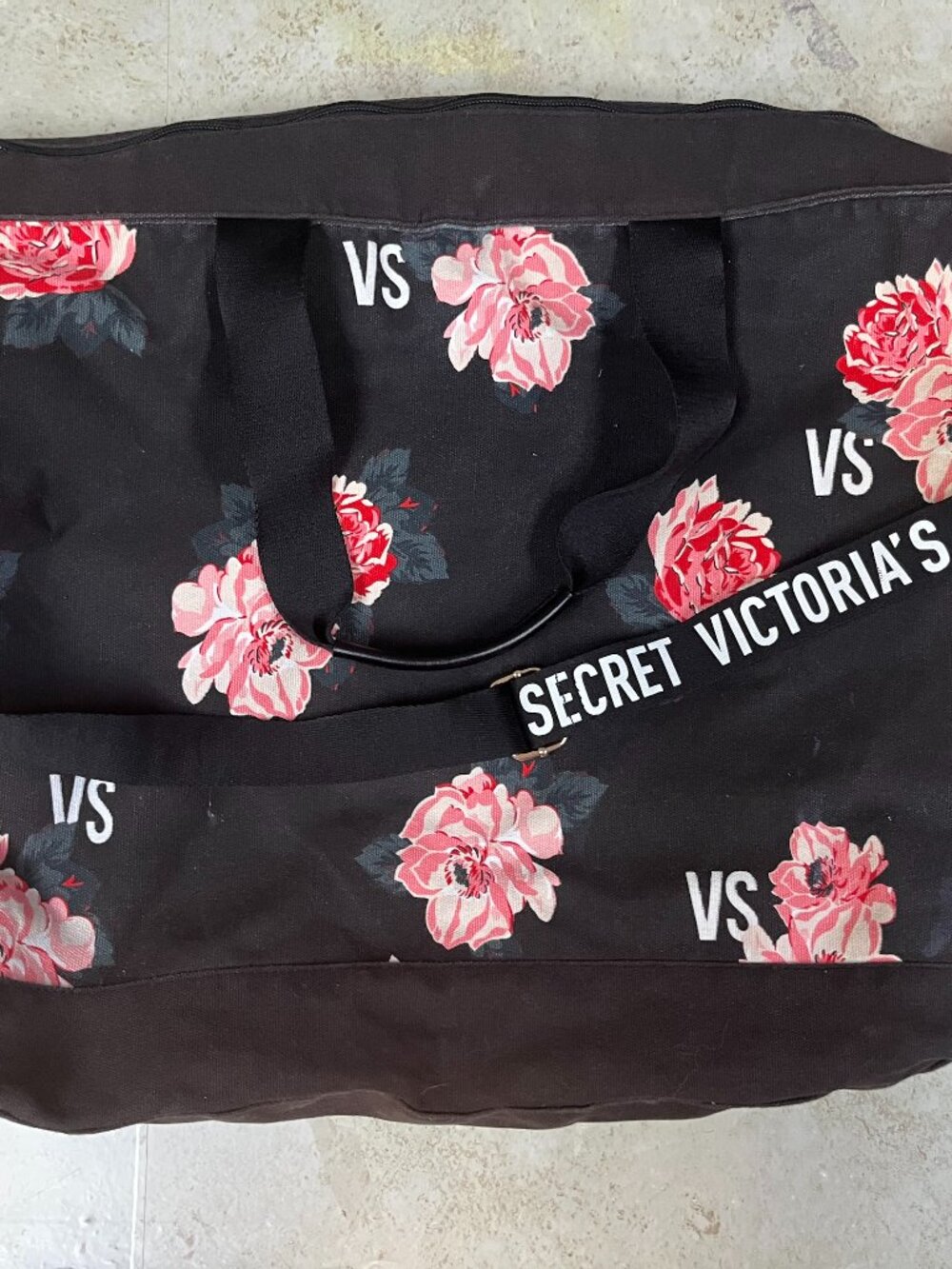 VICTORIA'S SECRET BLACK PINK FLORAL CANVAS BAG SHOULDER STRAP ZIPPER P 22.5" X 5